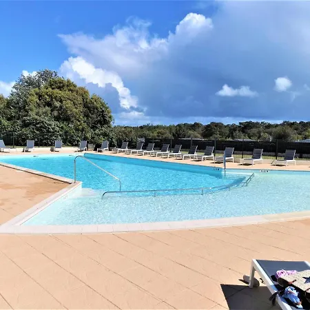 Отель Chalet Climatise - Piscines Chauffees Saint-Hilaire-de-Talmont