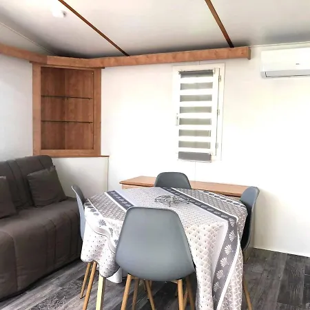 Chalet Climatise - Piscines Chauffees Отель